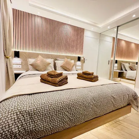 Luxueux Le Bon Marche 6 *